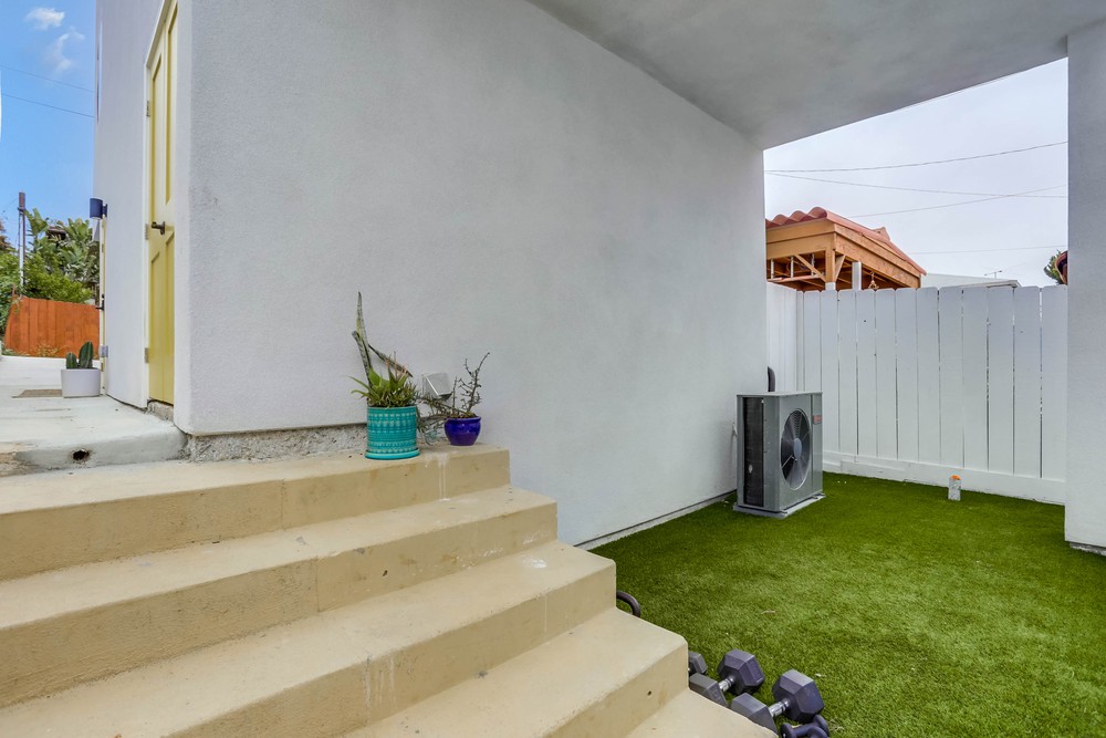 Virtual tour photo 32 of 35 for 2879 McGraw St