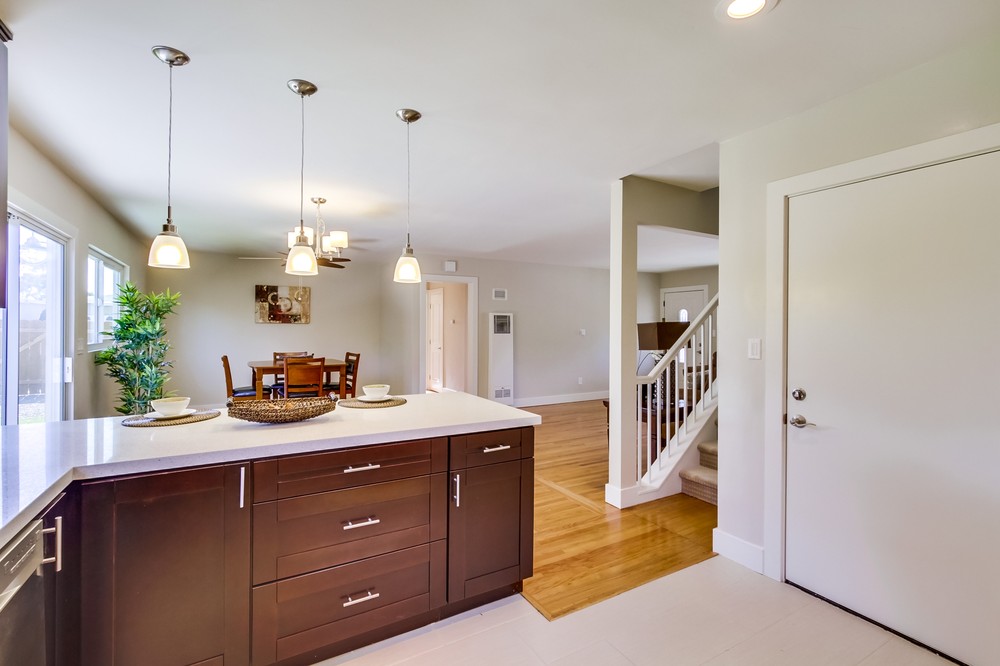 Virtual tour photo 14 of 37 for 2880 Wyandotte Ave