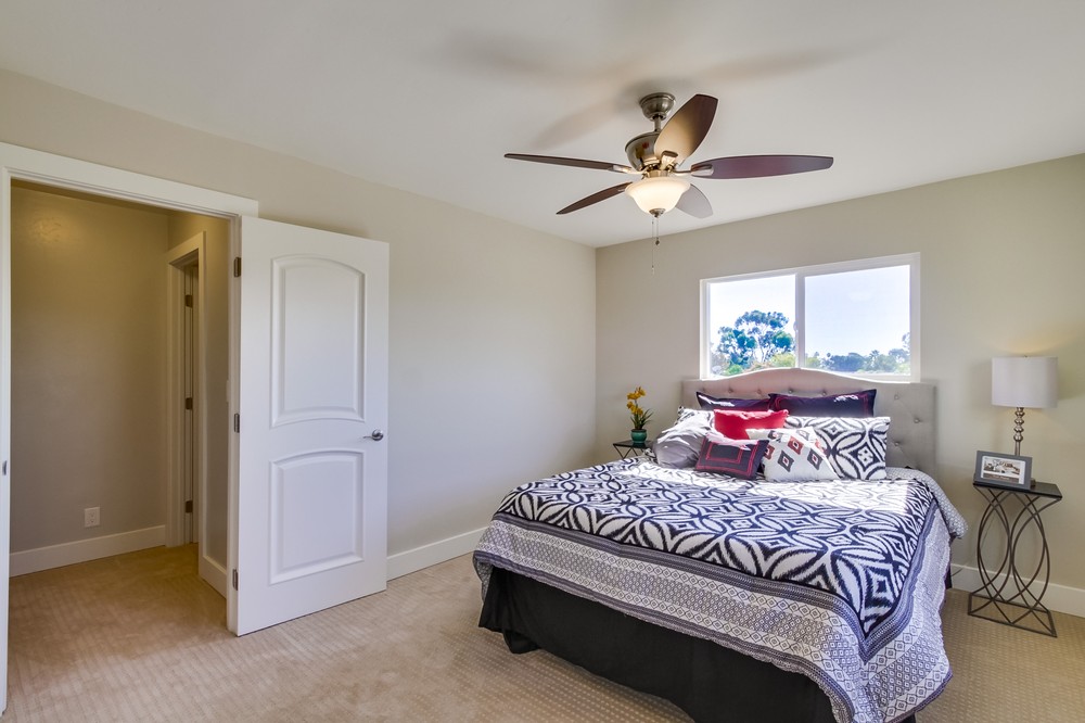 Virtual tour photo 15 of 37 for 2880 Wyandotte Ave