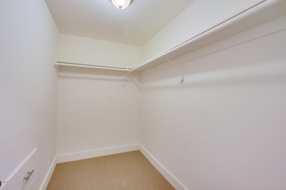Virtual tour photo 19 of 37 for 2880 Wyandotte Ave