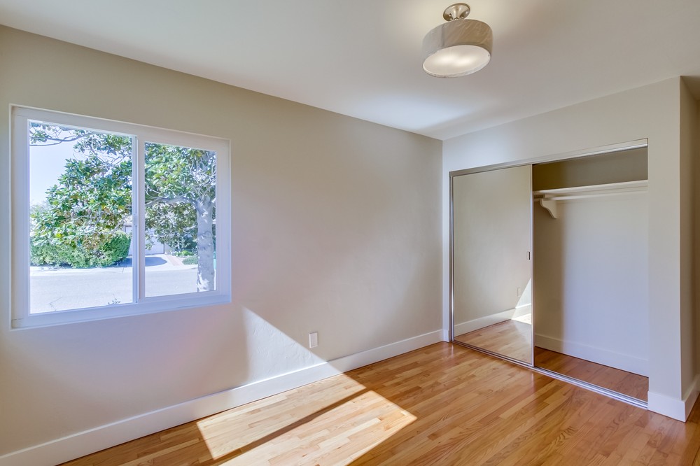 Virtual tour photo 25 of 37 for 2880 Wyandotte Ave