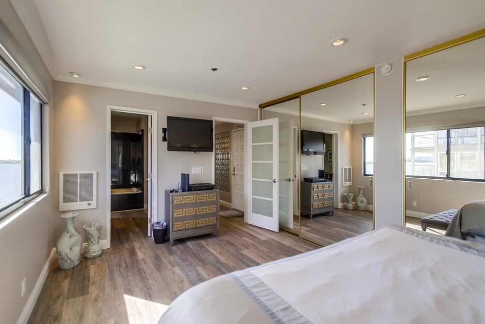 Virtual tour photo 36 of 53 for 3888 Riviera Dr #404