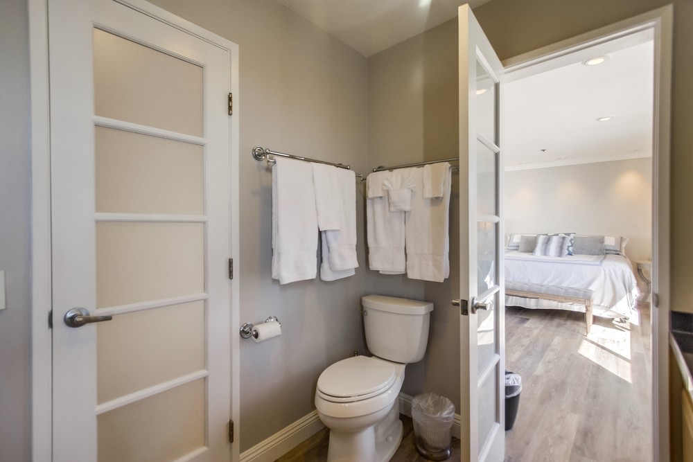 Virtual tour photo 41 of 53 for 3888 Riviera Dr #404