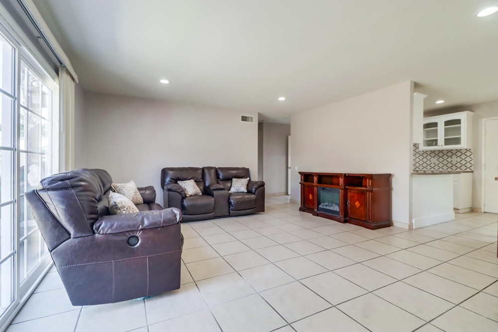 Virtual tour photo 10 of 32 for 2890 Donax Ave