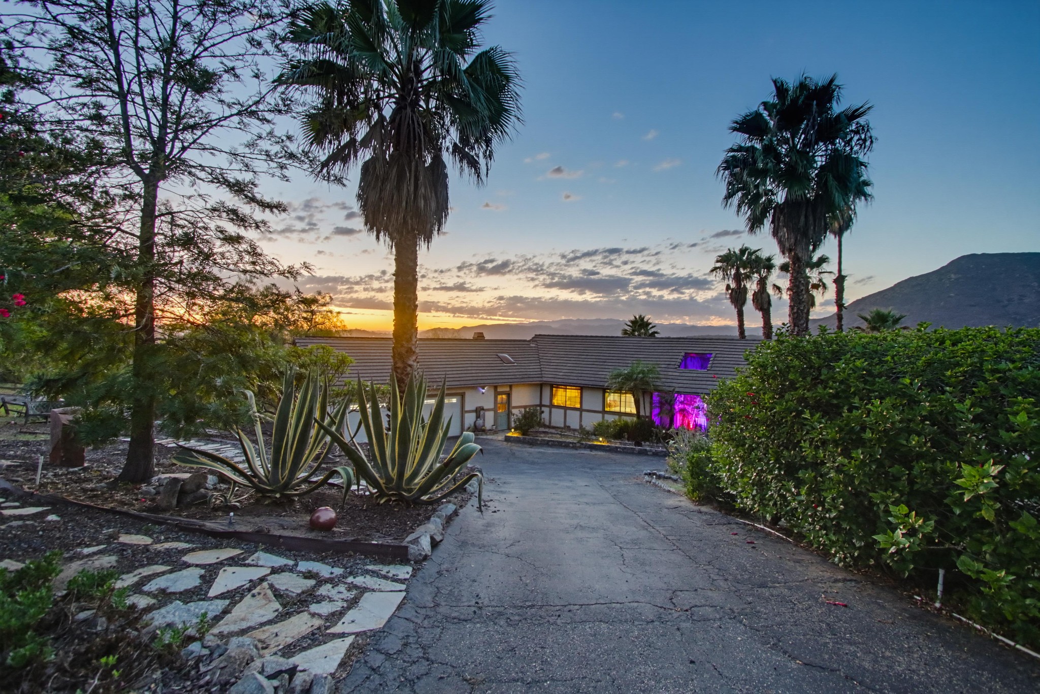 Virtual tour photo 1 of 152 for 2890 Vista Del Rio