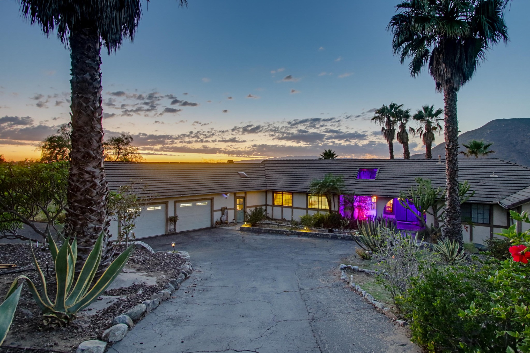 Virtual tour photo 3 of 152 for 2890 Vista Del Rio