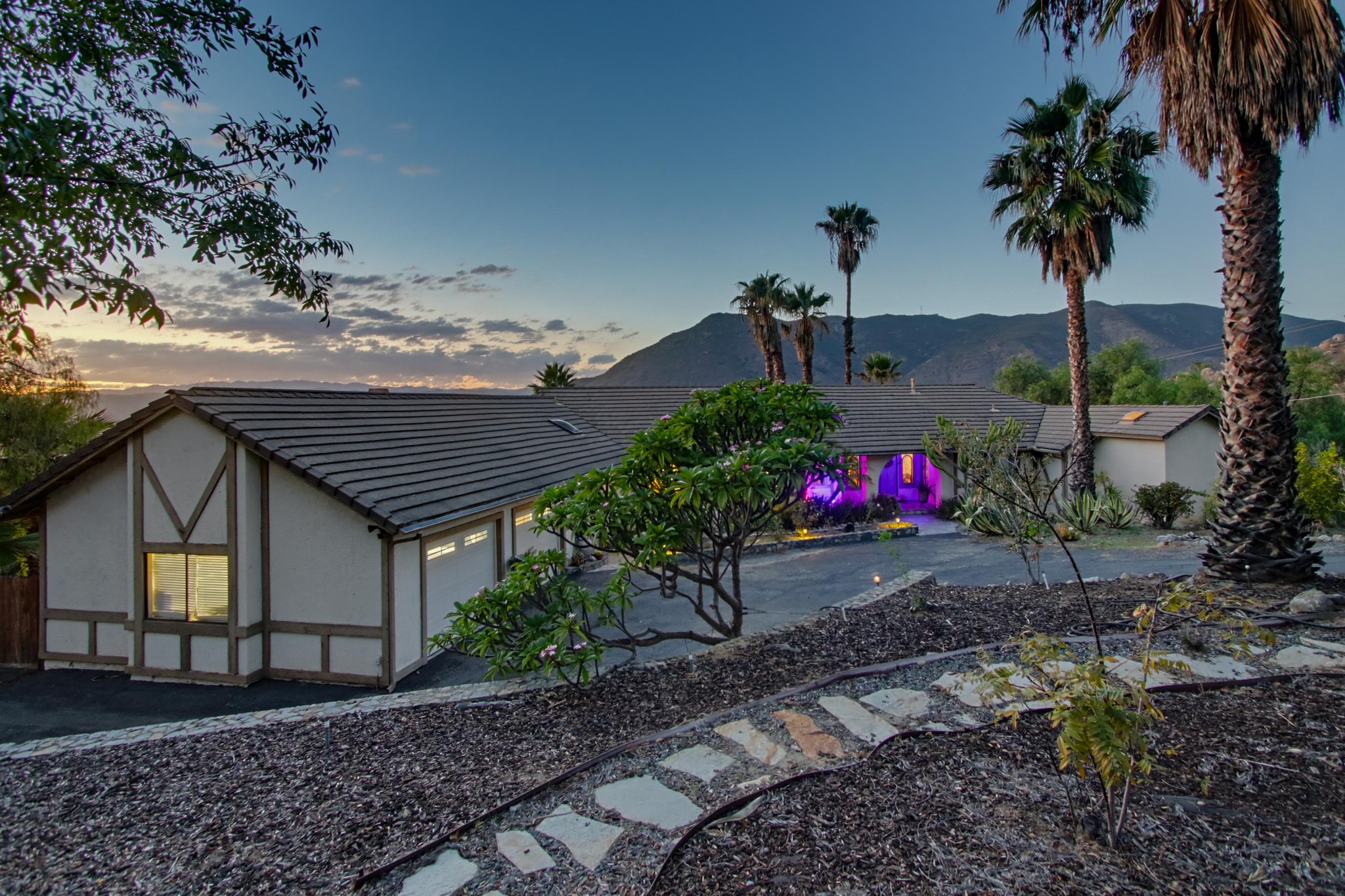 Virtual tour photo 4 of 152 for 2890 Vista Del Rio
