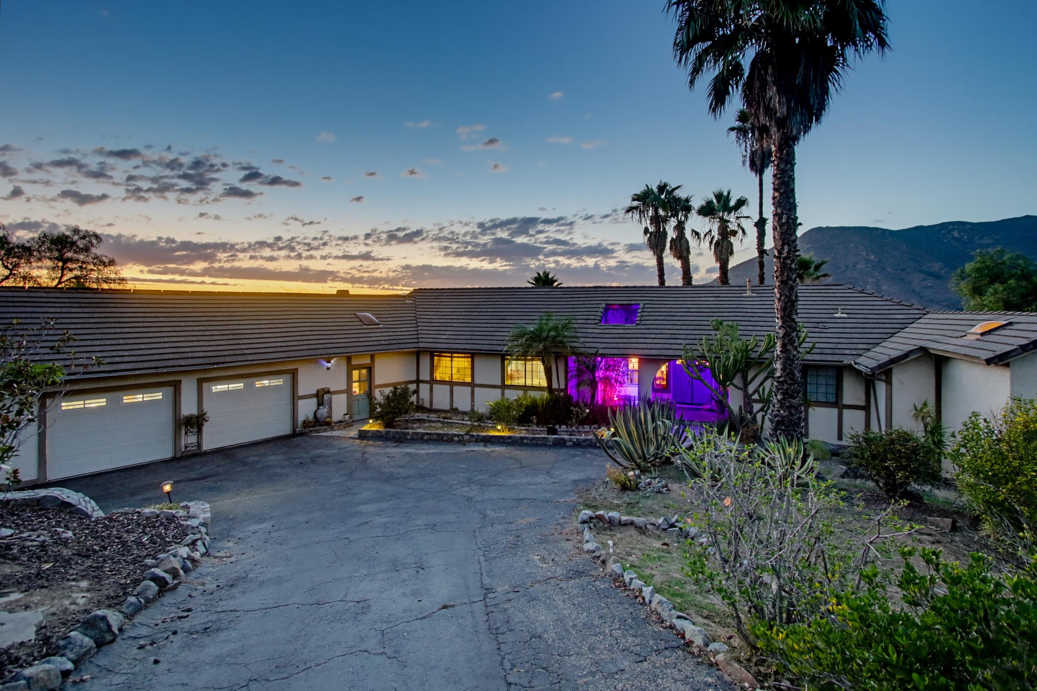 Virtual tour photo 5 of 152 for 2890 Vista Del Rio