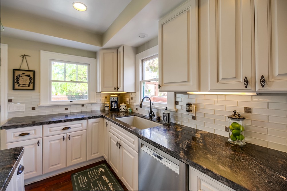 Virtual tour photo 18 of 50 for 2896 Copley Ave