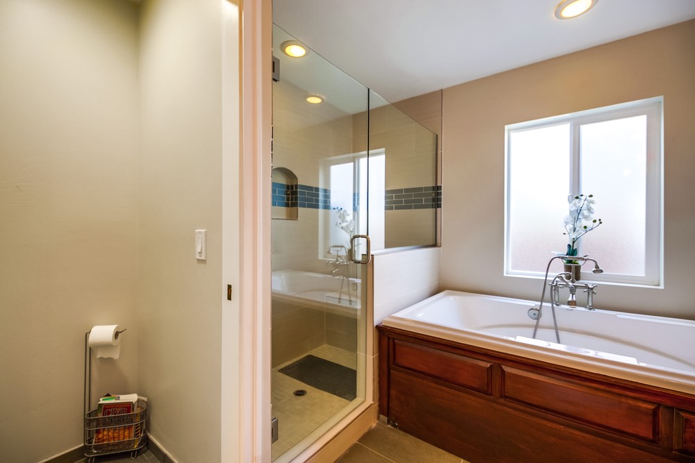 Virtual tour photo 29 of 50 for 2896 Copley Ave