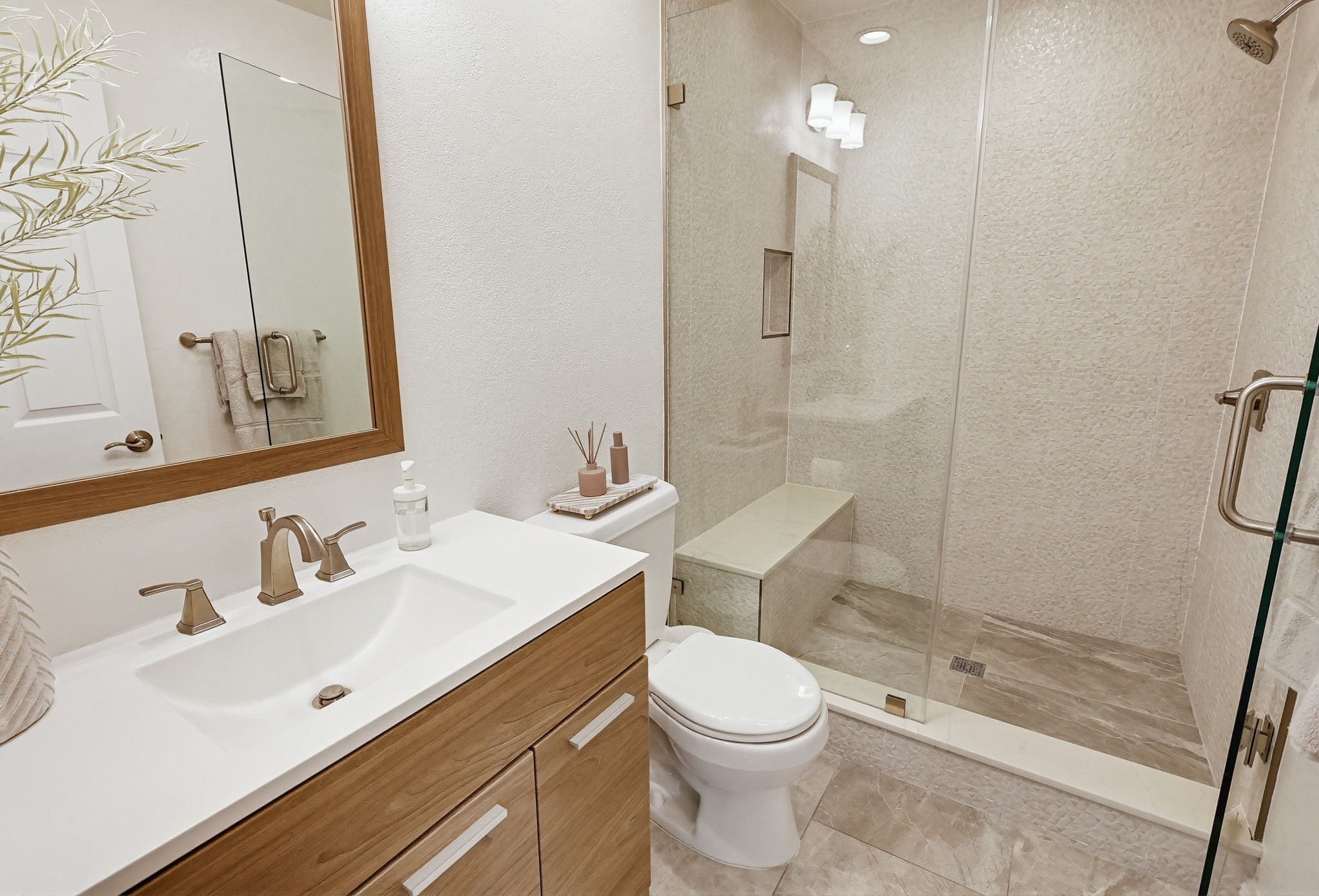 Virtual tour photo 72 of 153 for 2906 Baywater Ave UNIT 2