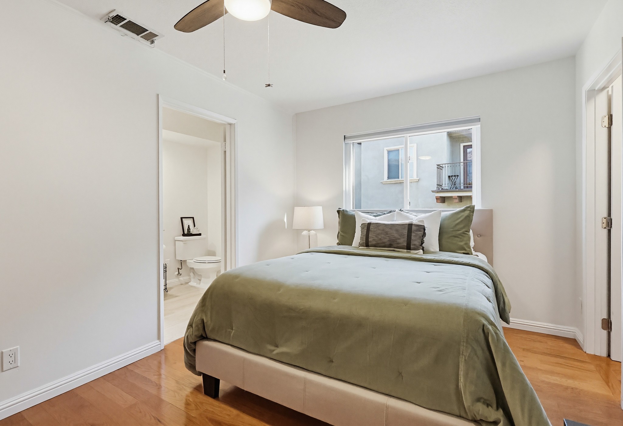 Virtual tour photo 82 of 153 for 2906 Baywater Ave UNIT 2