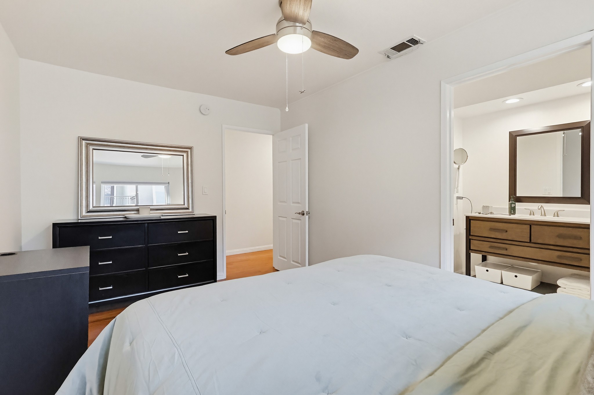 Virtual tour photo 84 of 153 for 2906 Baywater Ave UNIT 2