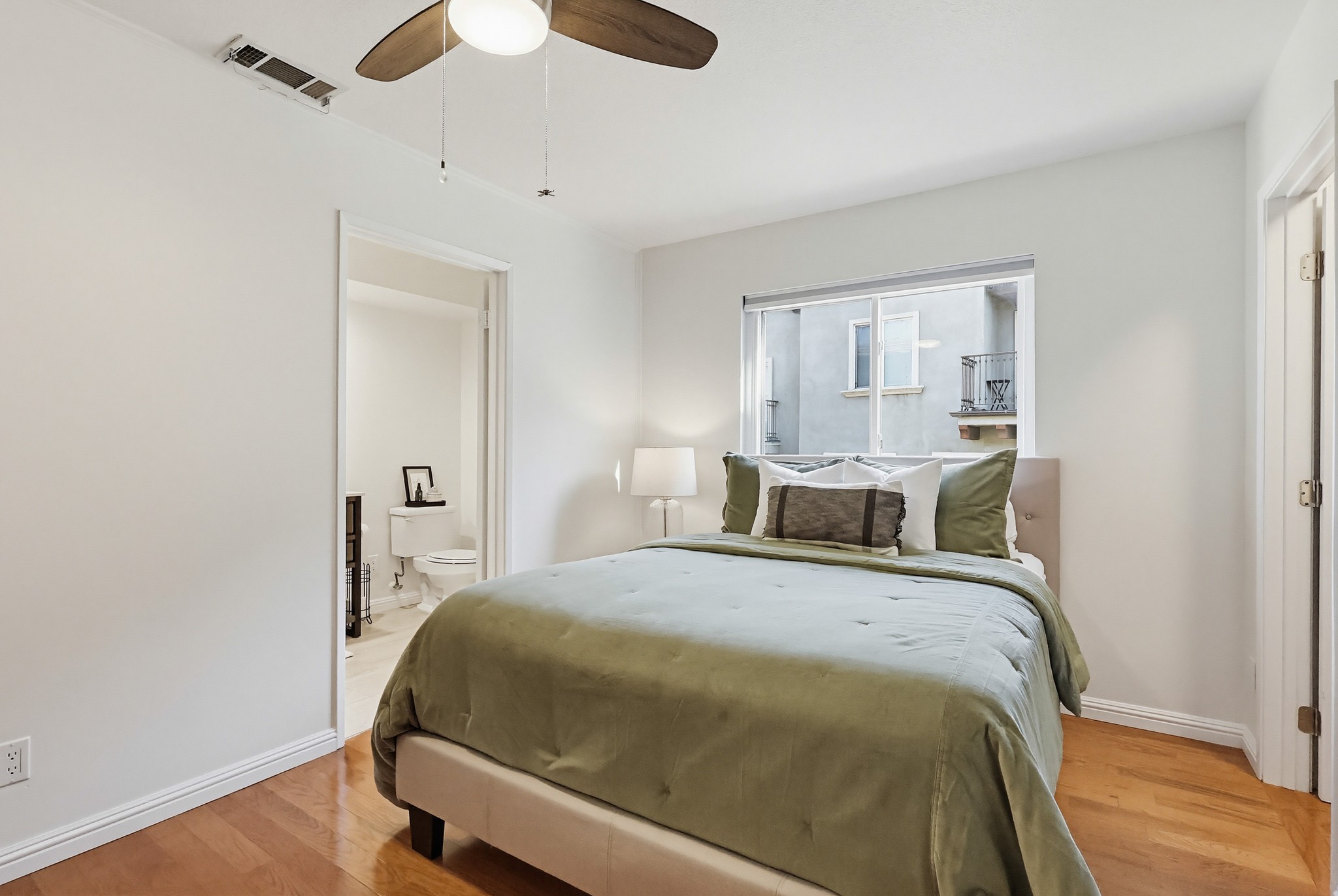 Virtual tour photo 85 of 153 for 2906 Baywater Ave UNIT 2