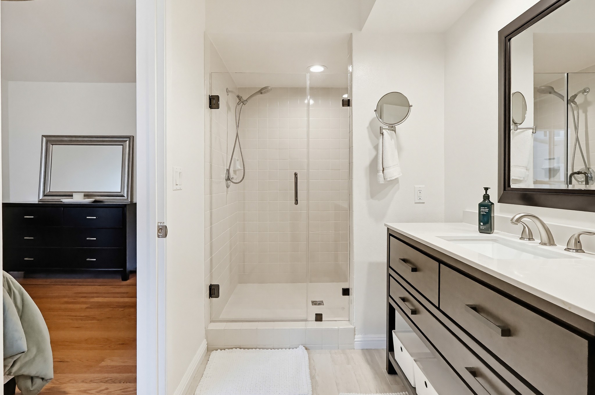 Virtual tour photo 92 of 153 for 2906 Baywater Ave UNIT 2