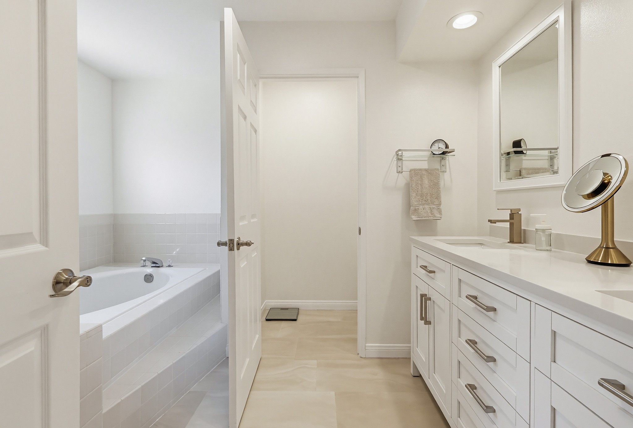 Virtual tour photo 100 of 153 for 2906 Baywater Ave UNIT 2