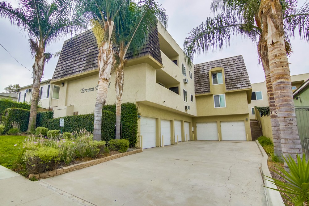 Virtual tour photo 3 of 33 for 2913 A St UNIT 6