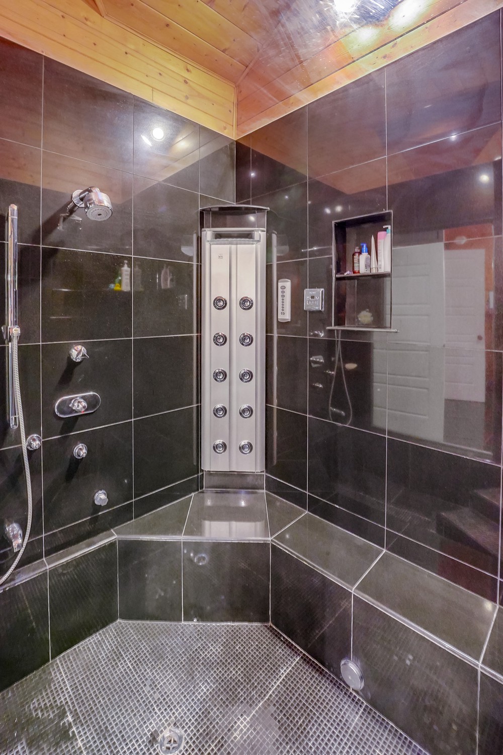 Virtual tour photo 68 of 116 for 2914 Iris Ave