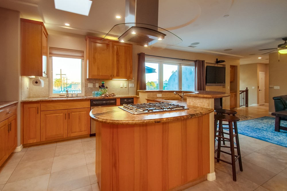 Virtual tour photo 25 of 64 for 2924 Mission Blvd