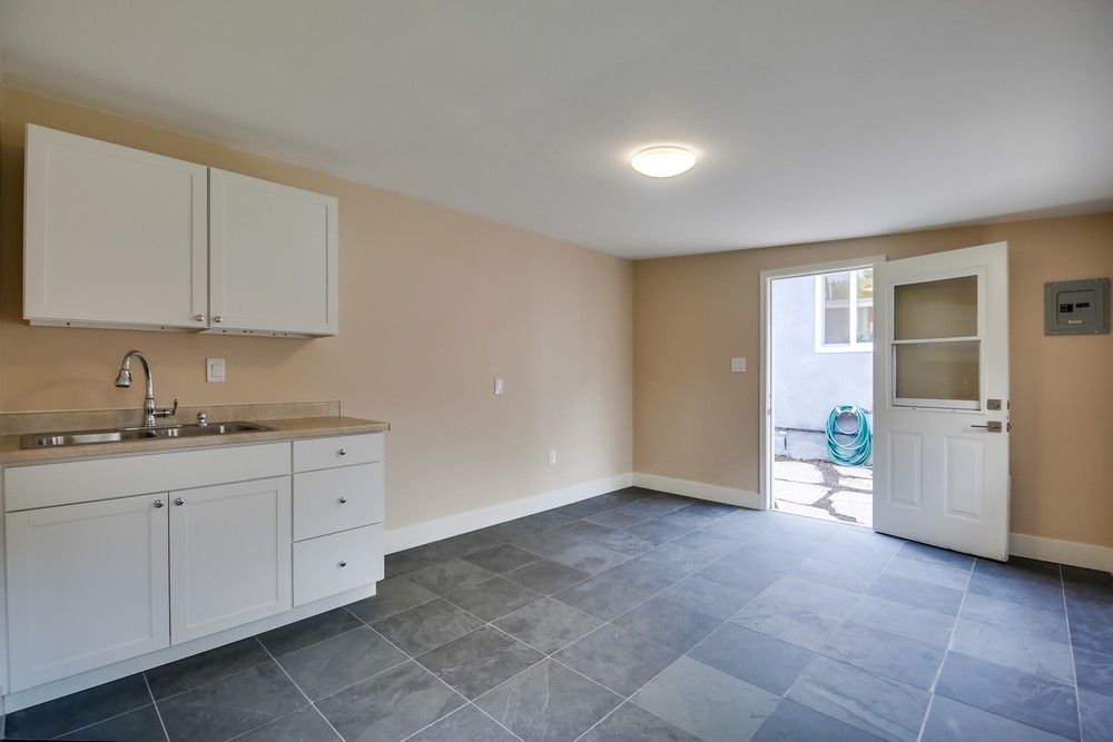 Virtual tour photo 37 of 56 for 2927 Bancroft St