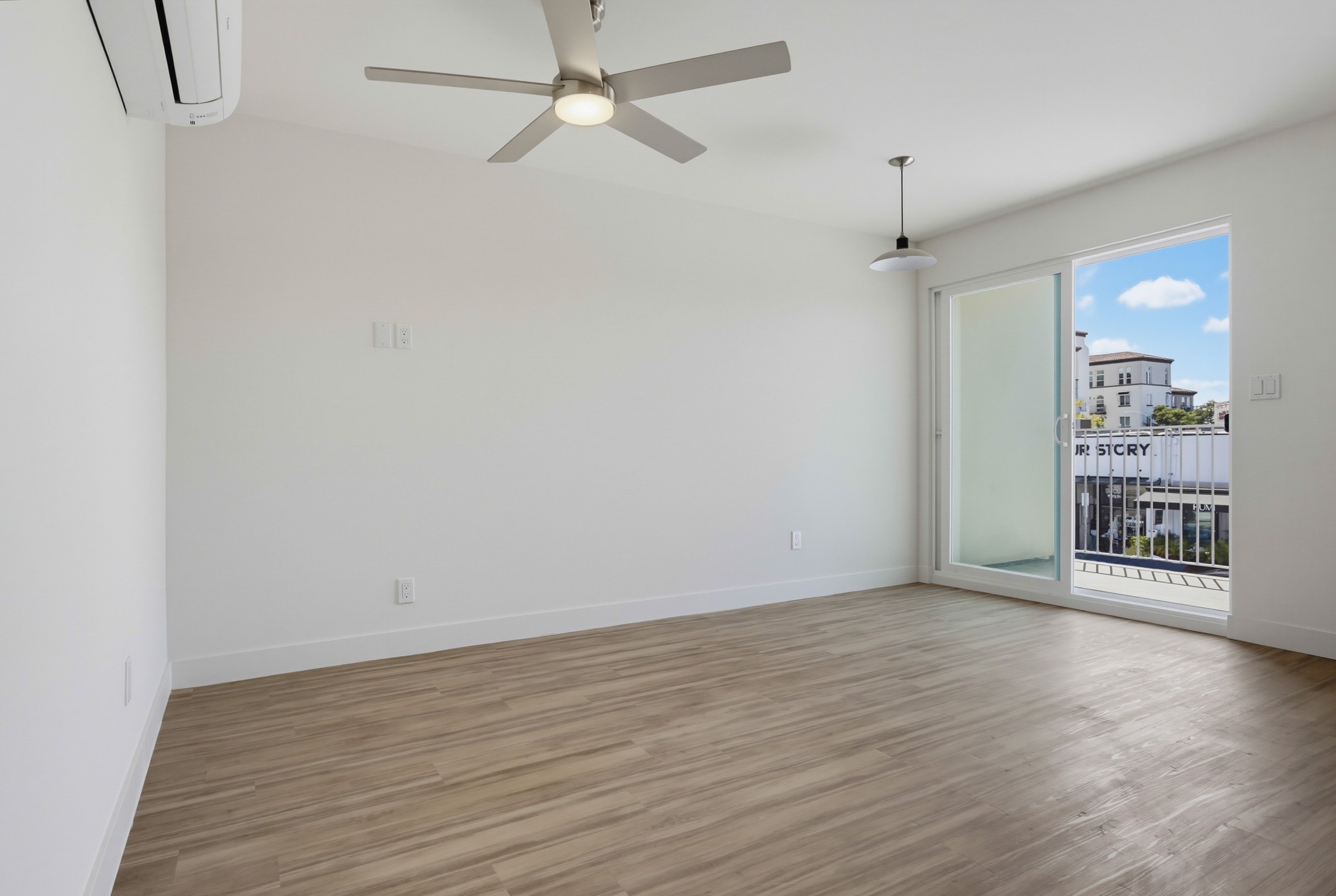 Virtual tour photo 10 of 41 for 2930 Lincoln Ave