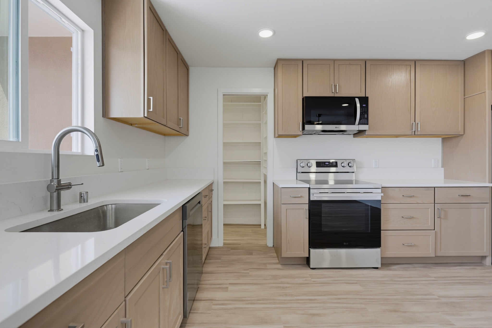 Virtual tour photo 13 of 41 for 2930 Lincoln Ave