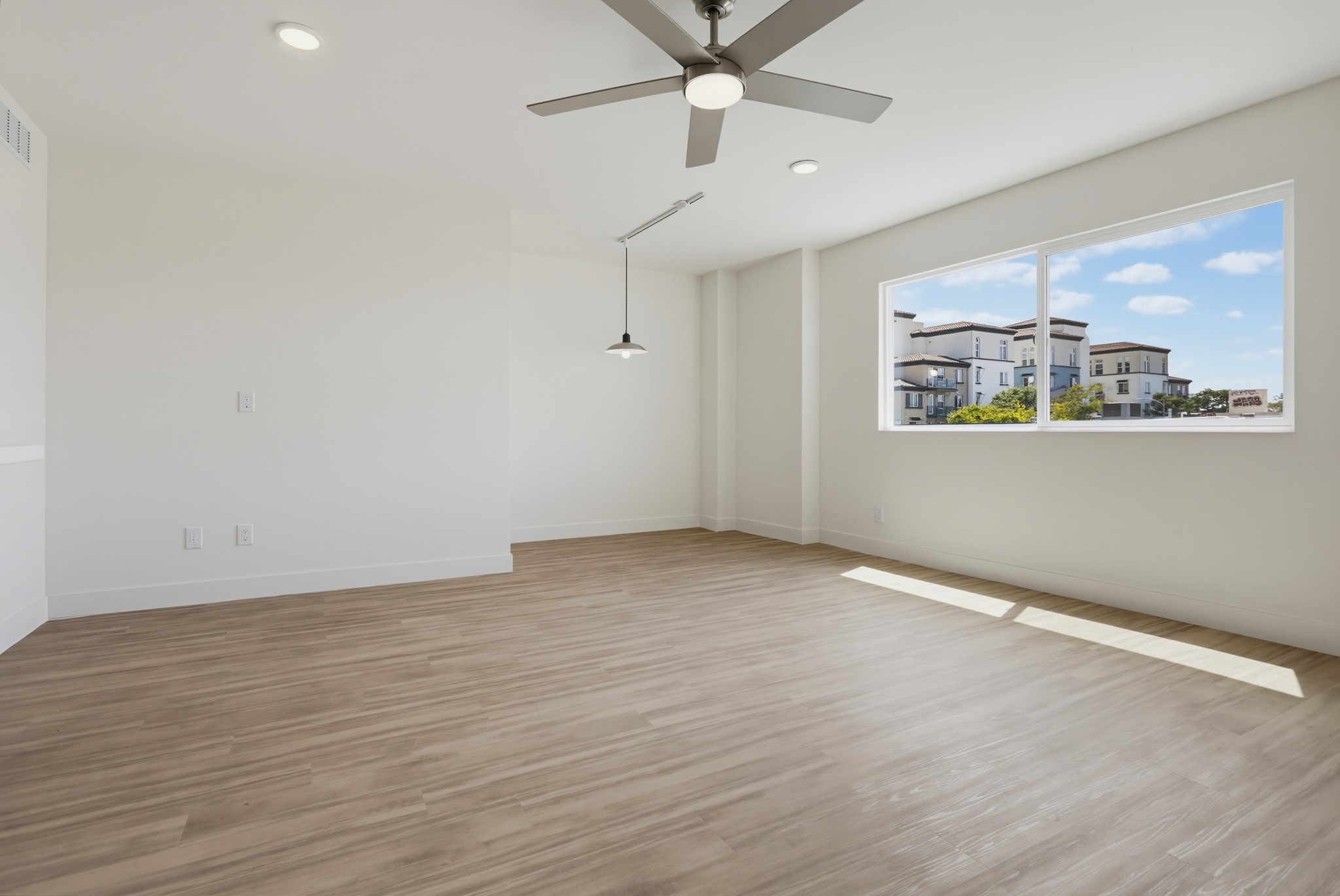 Virtual tour photo 25 of 41 for 2930 Lincoln Ave