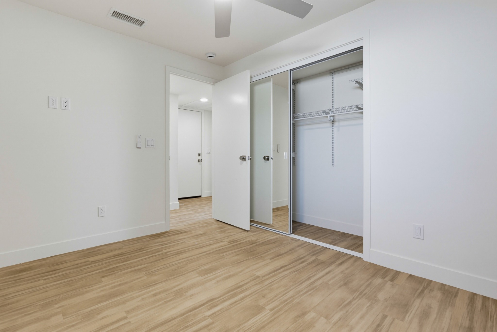 Virtual tour photo 34 of 41 for 2930 Lincoln Ave