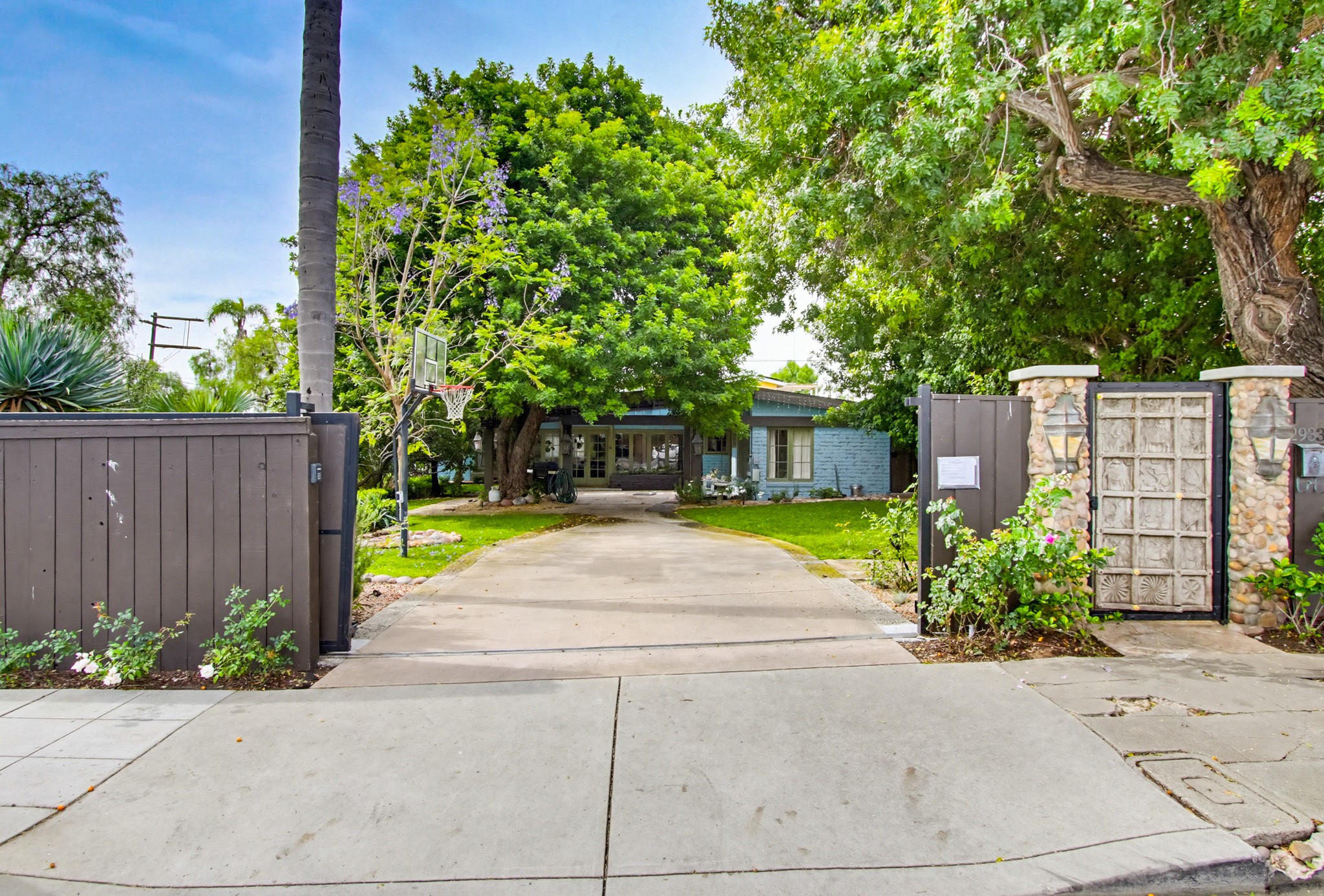 Virtual tour photo 3 of 102 for 2931 Thorn St