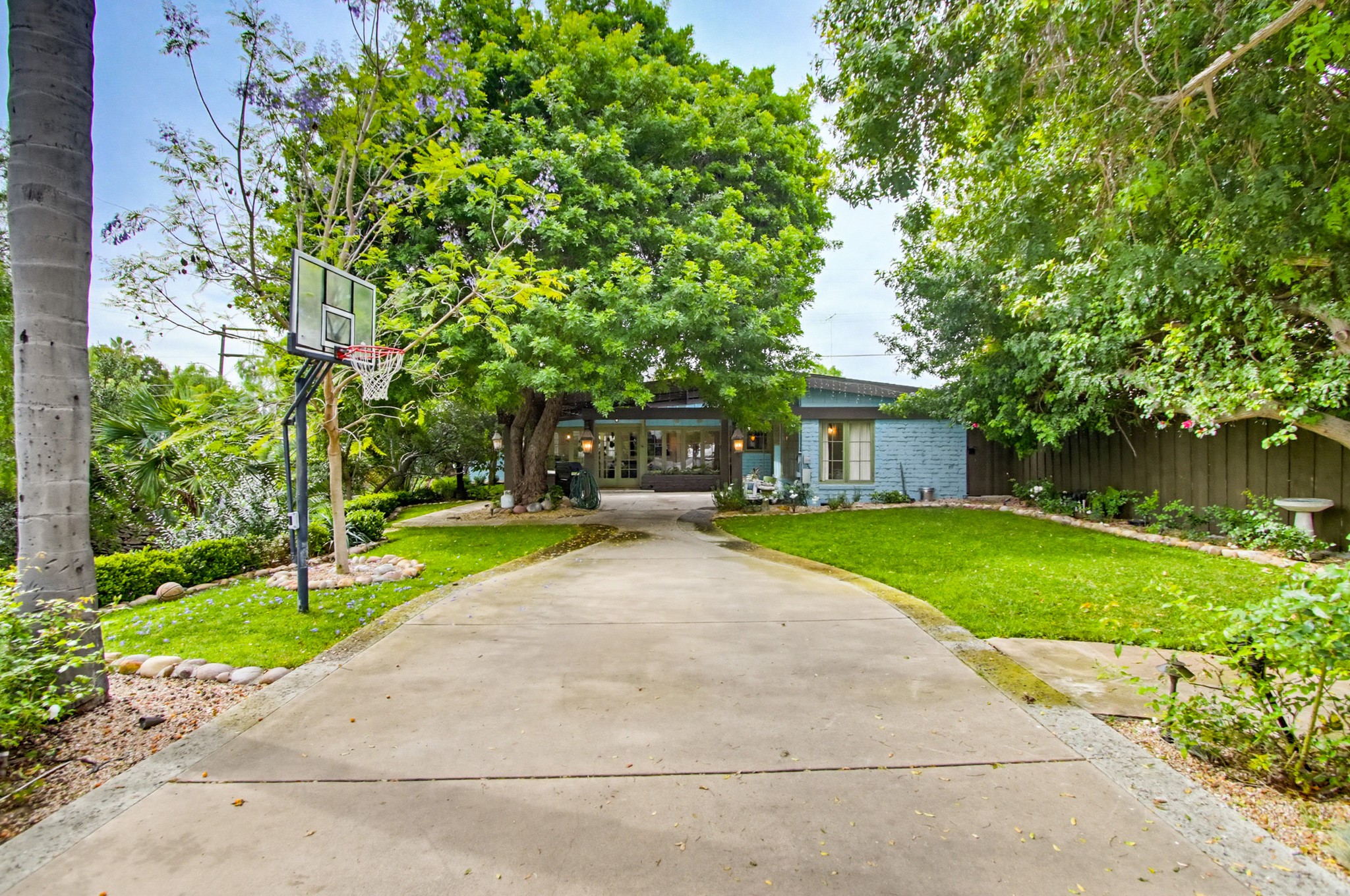 Virtual tour photo 6 of 102 for 2931 Thorn St