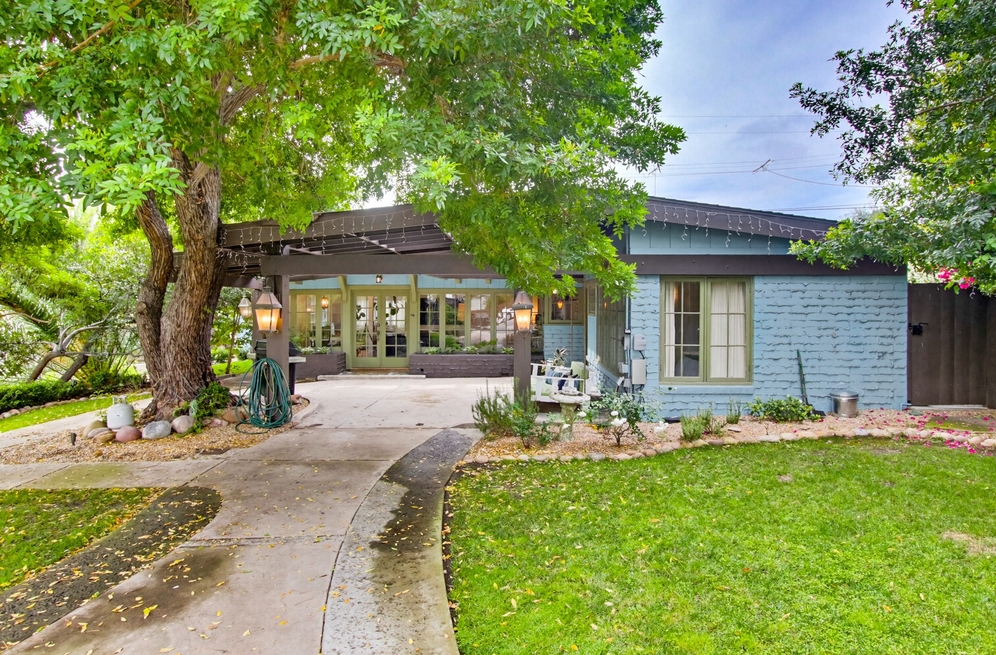 Virtual tour photo 9 of 102 for 2931 Thorn St