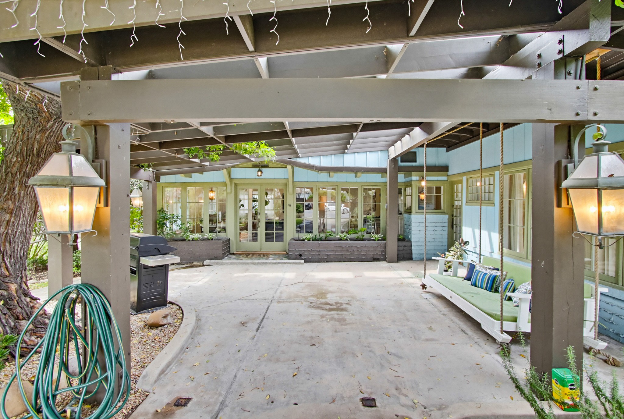 Virtual tour photo 11 of 102 for 2931 Thorn St