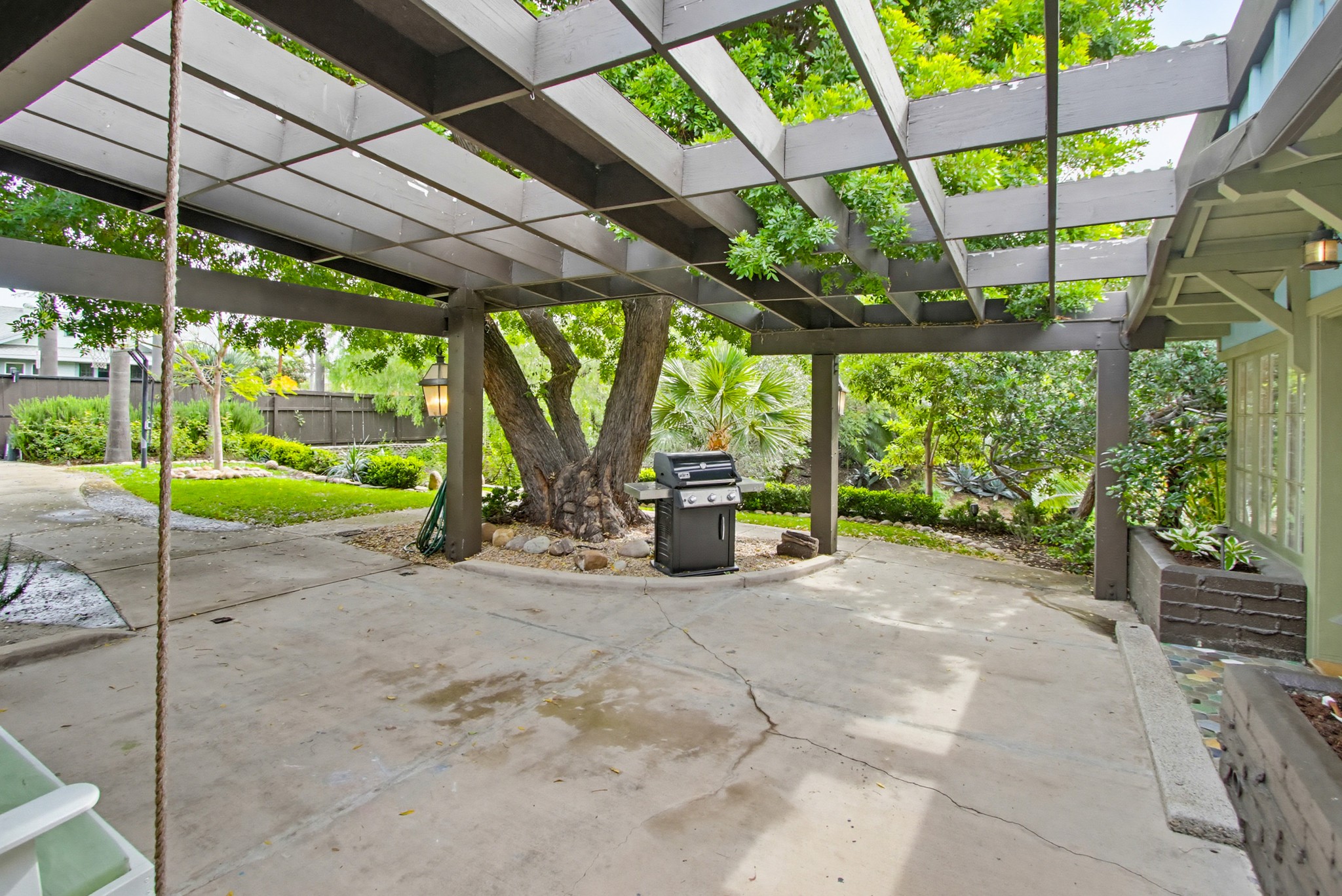 Virtual tour photo 13 of 102 for 2931 Thorn St