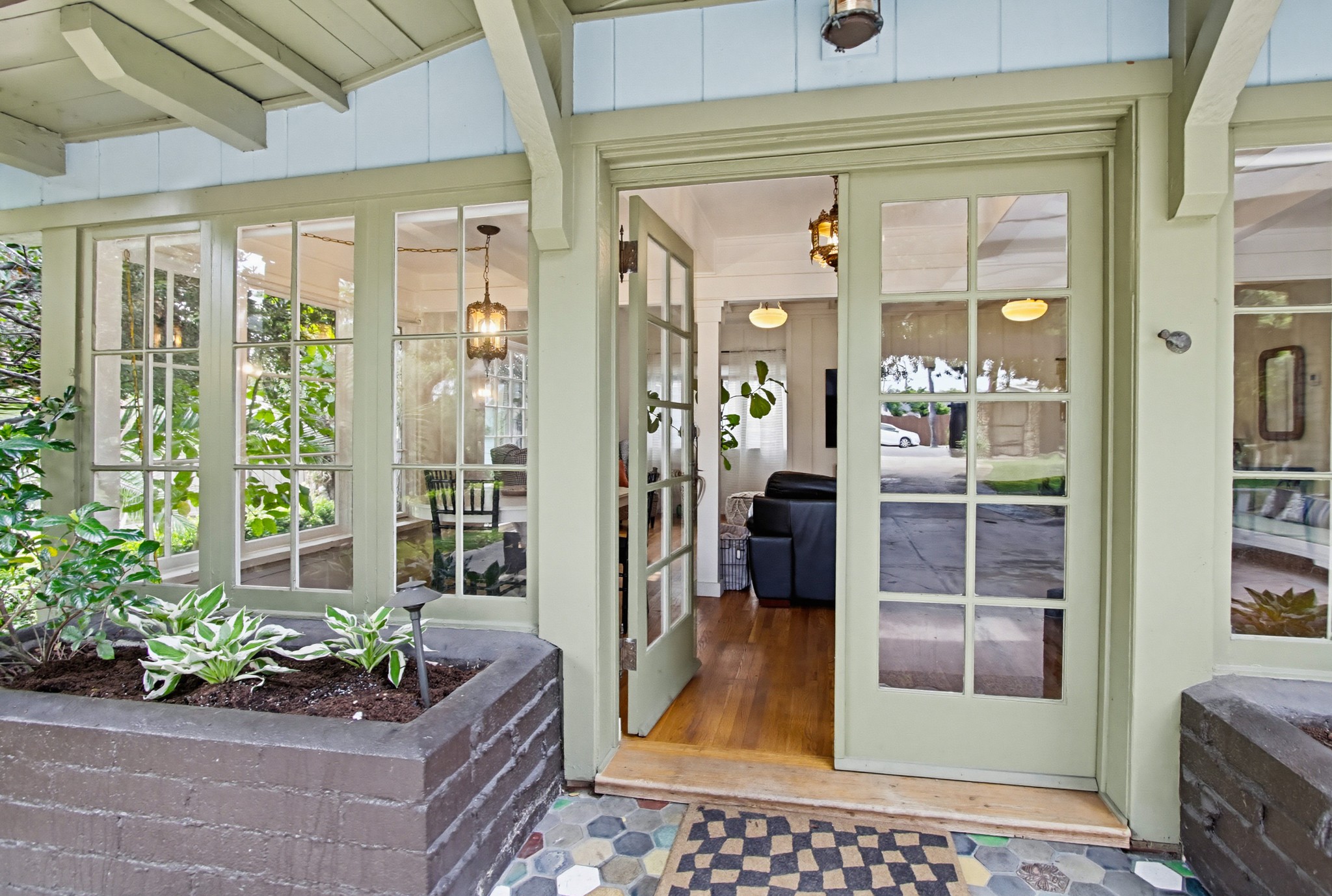 Virtual tour photo 15 of 102 for 2931 Thorn St