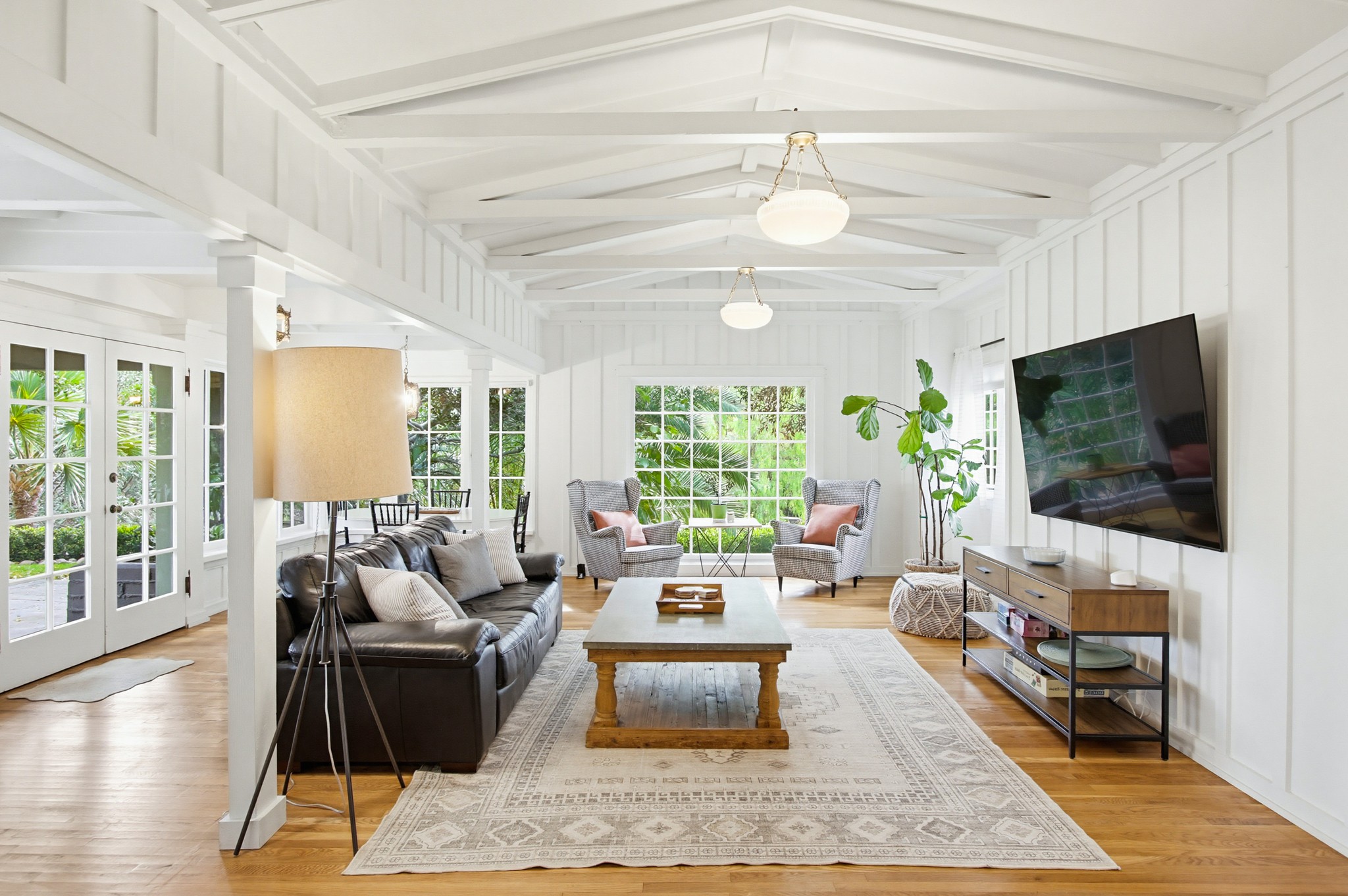 Virtual tour photo 18 of 102 for 2931 Thorn St