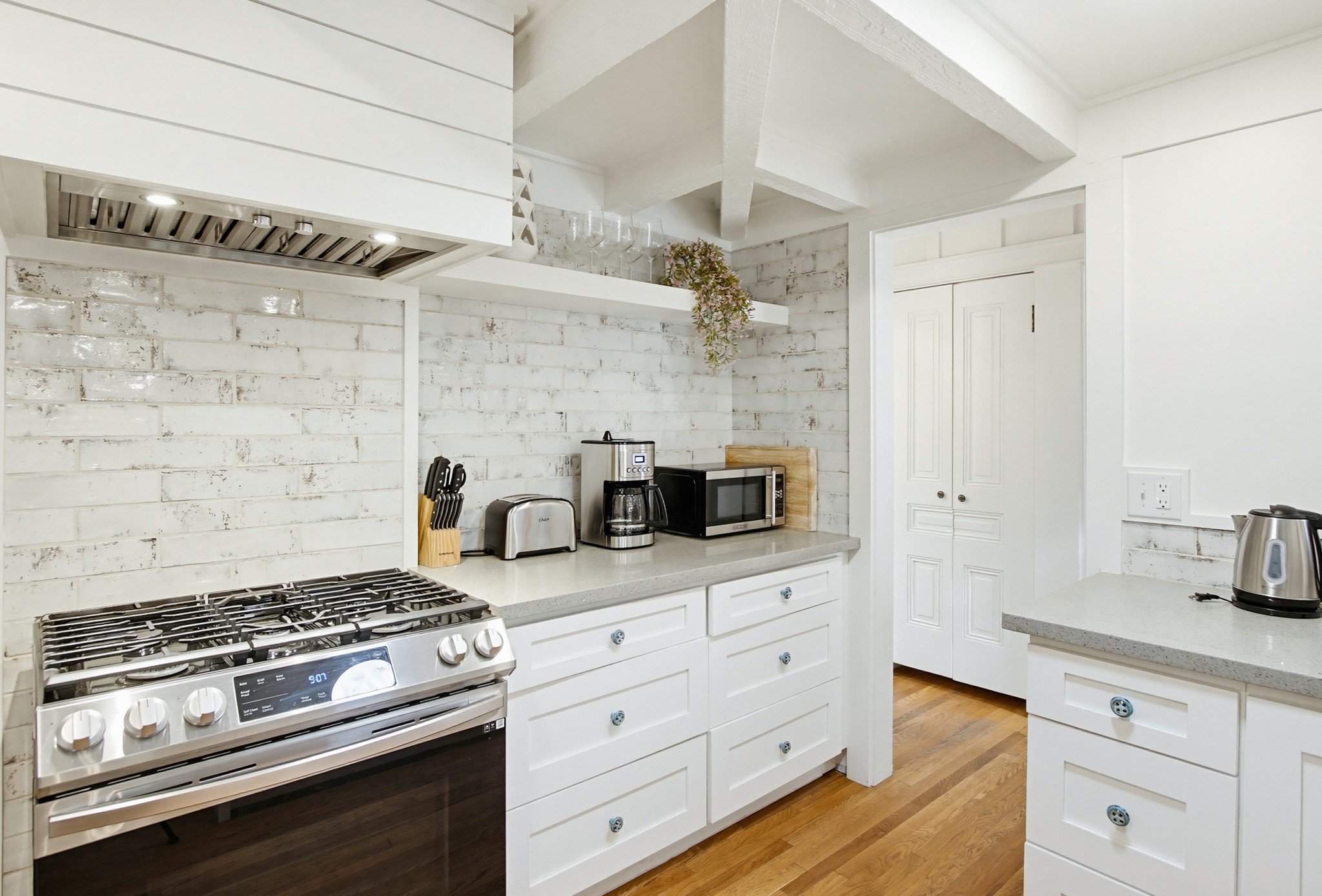 Virtual tour photo 25 of 102 for 2931 Thorn St