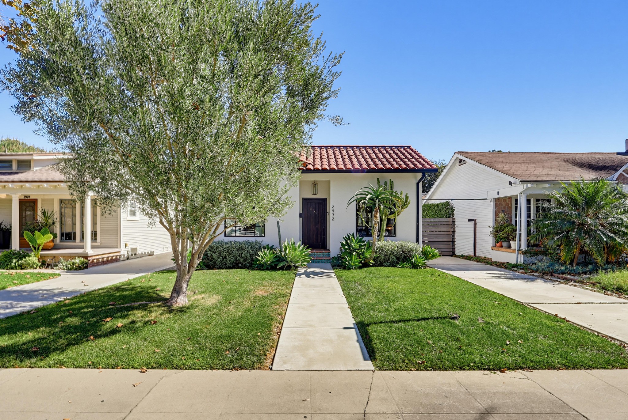 Virtual tour photo 1 of 98 for 2932 Edgehill Dr