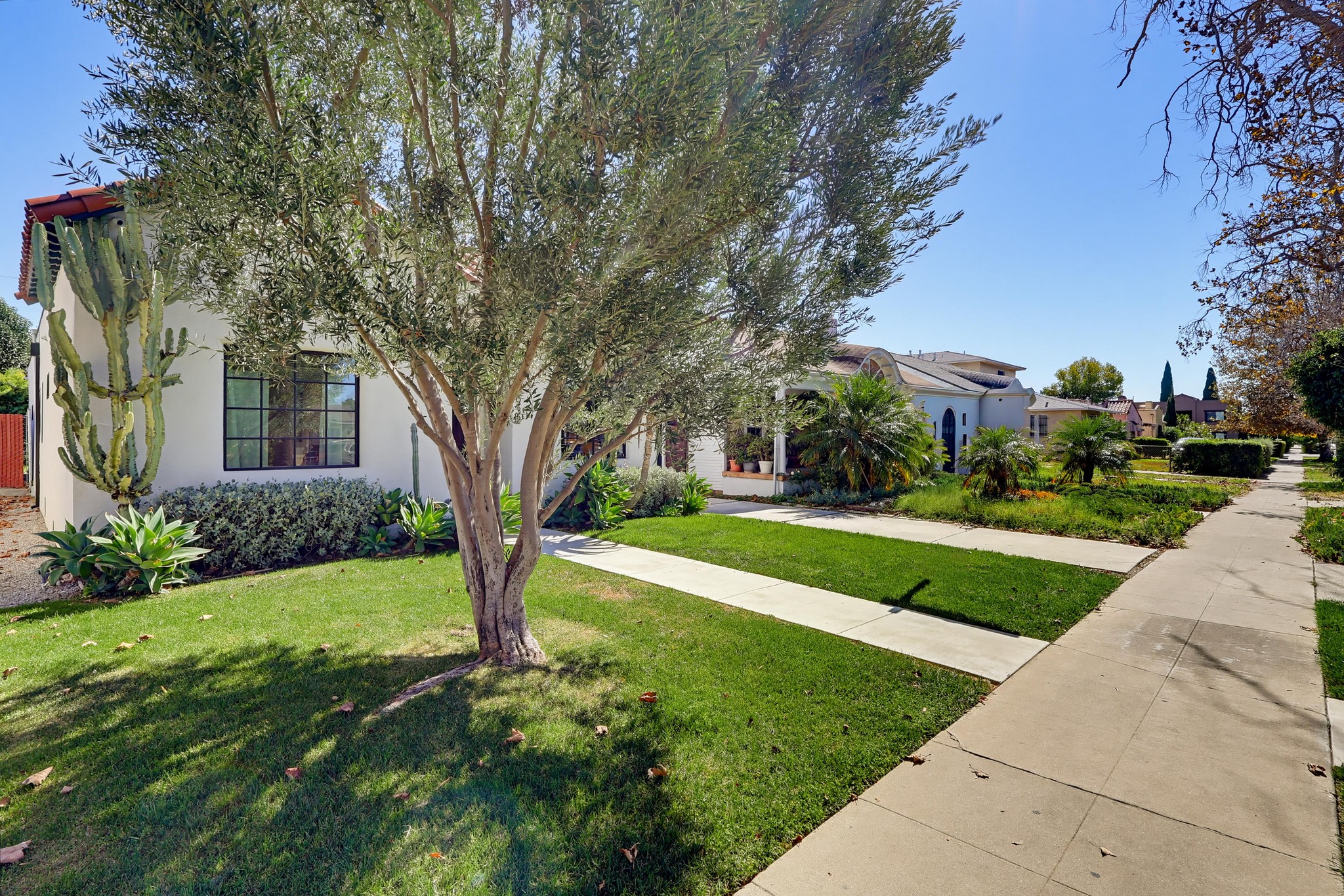Virtual tour photo 5 of 98 for 2932 Edgehill Dr