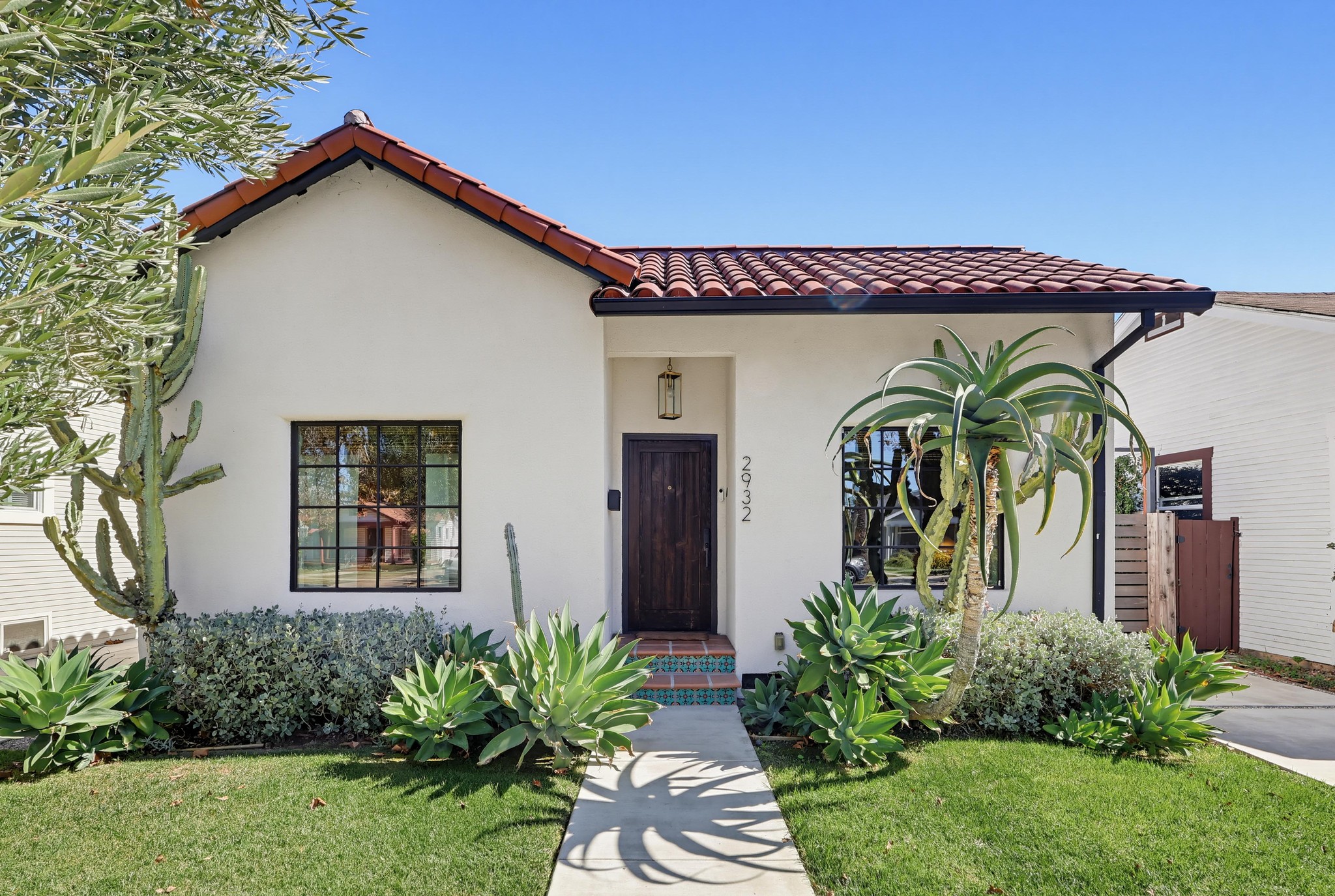 Virtual tour photo 6 of 98 for 2932 Edgehill Dr