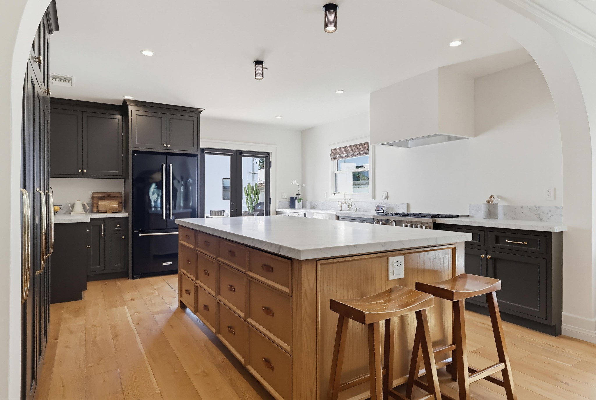 Virtual tour photo 17 of 98 for 2932 Edgehill Dr