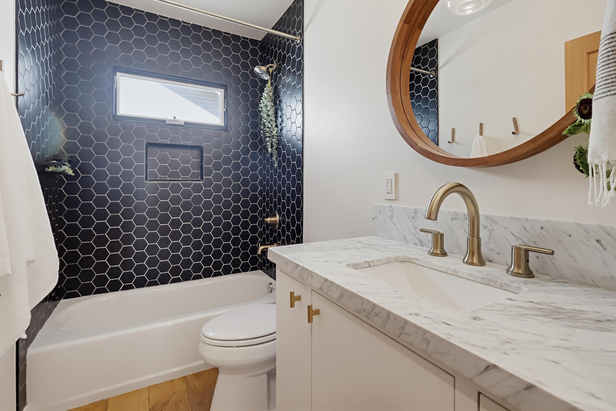Virtual tour photo 31 of 98 for 2932 Edgehill Dr
