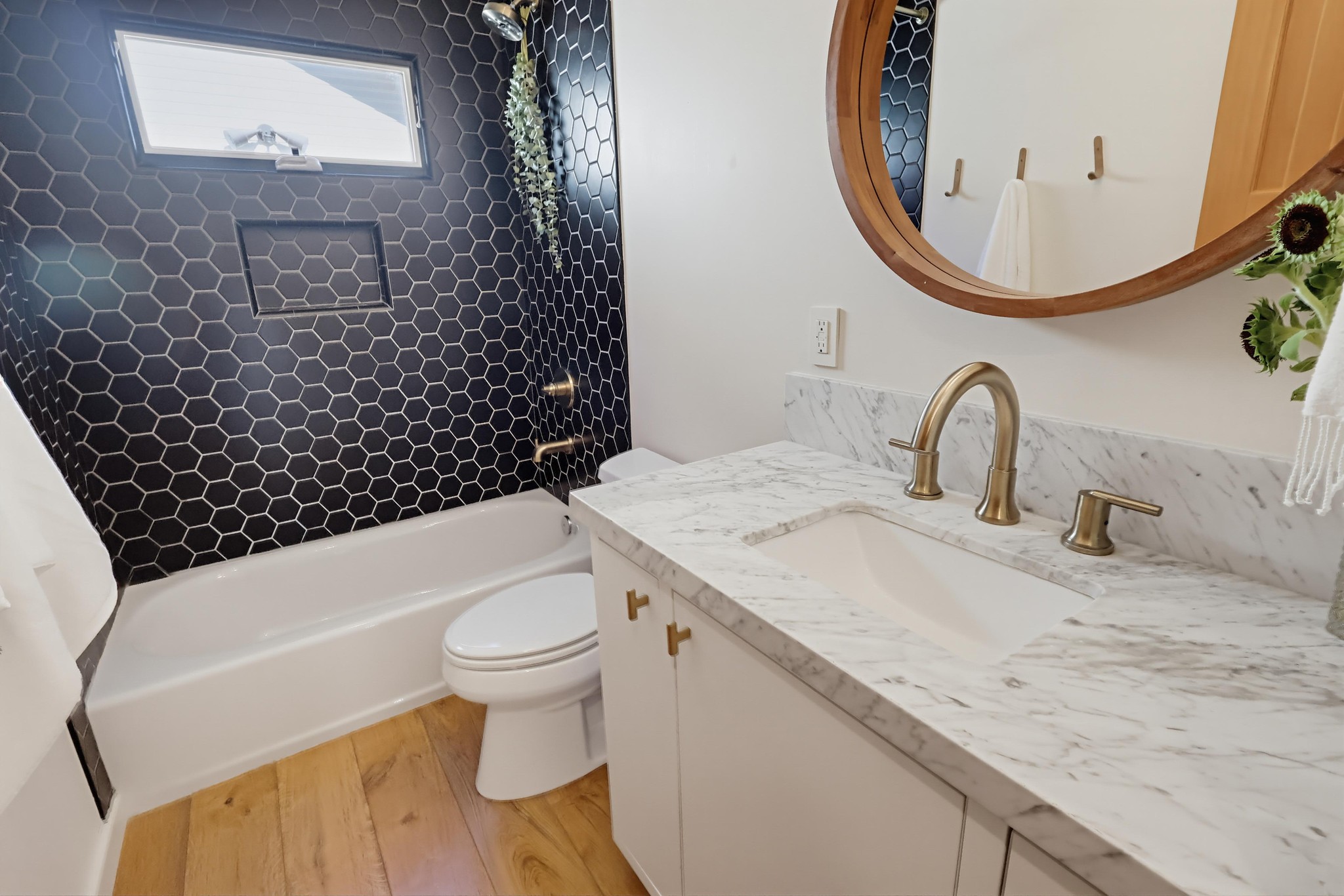 Virtual tour photo 32 of 98 for 2932 Edgehill Dr