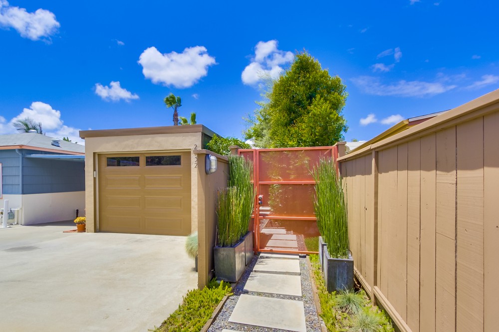 Virtual tour photo 1 of 52 for 2932 Vancouver Ave