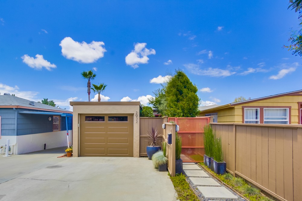 Virtual tour photo 3 of 52 for 2932 Vancouver Ave