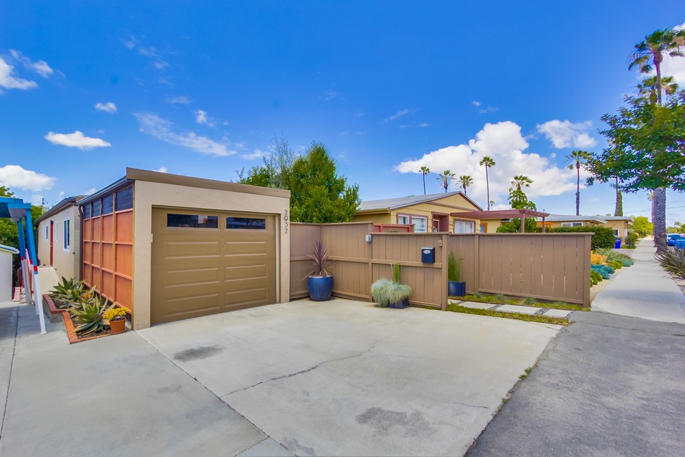 Virtual tour photo 4 of 52 for 2932 Vancouver Ave