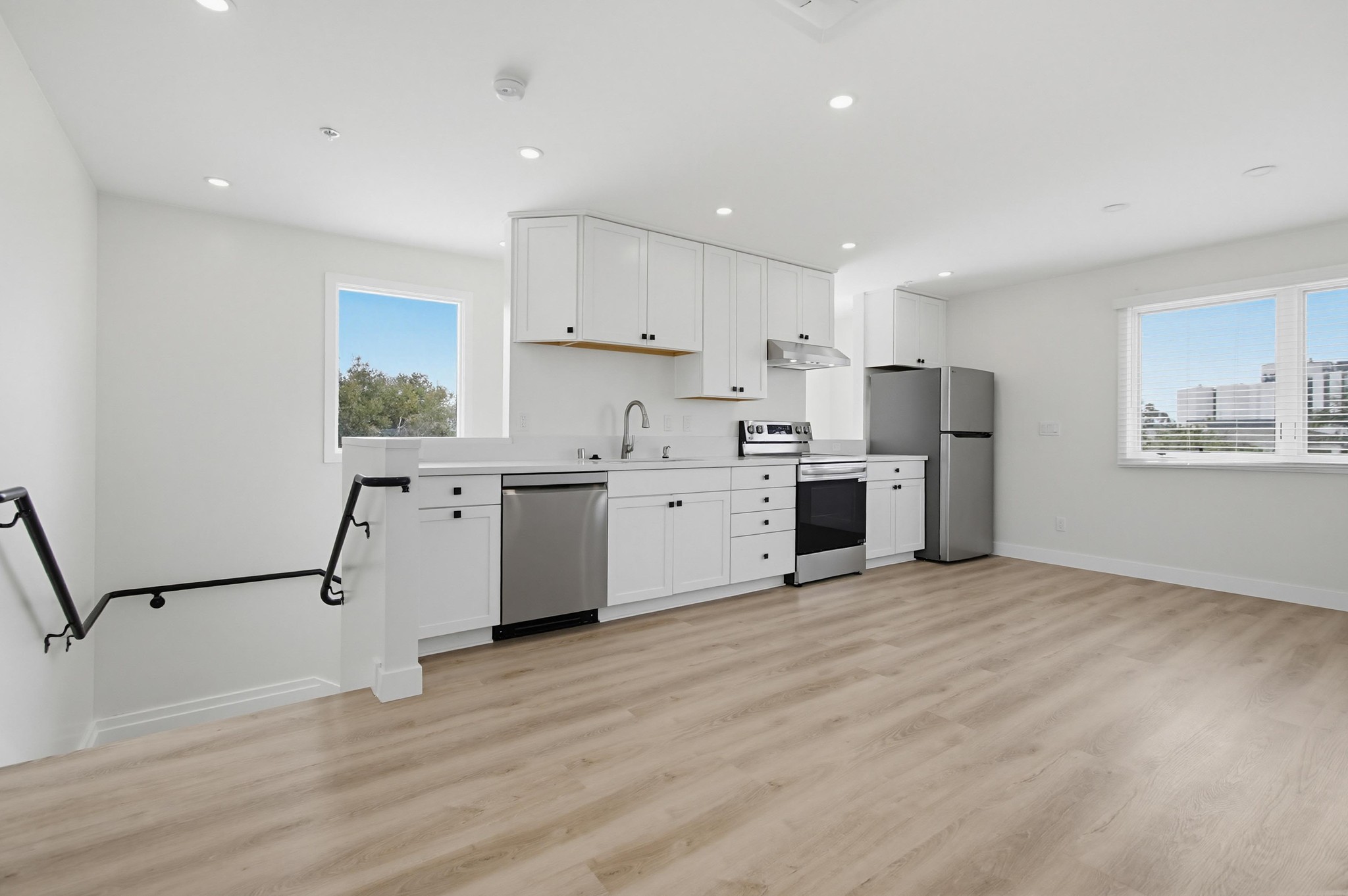 Virtual tour photo 7 of 49 for 2934 Ingelow St