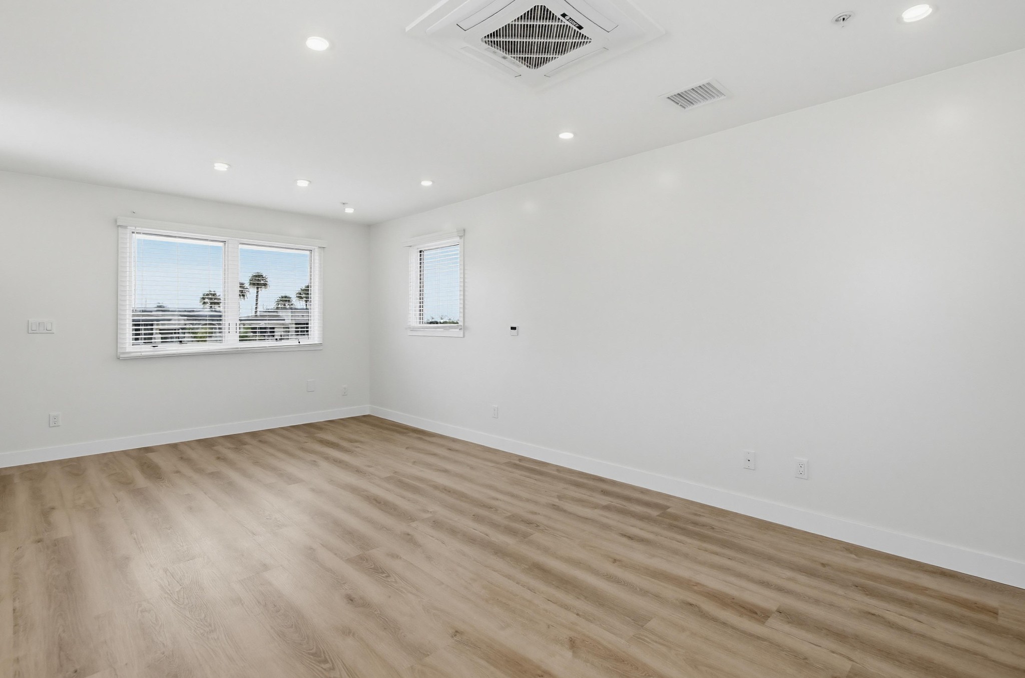 Virtual tour photo 9 of 49 for 2934 Ingelow St