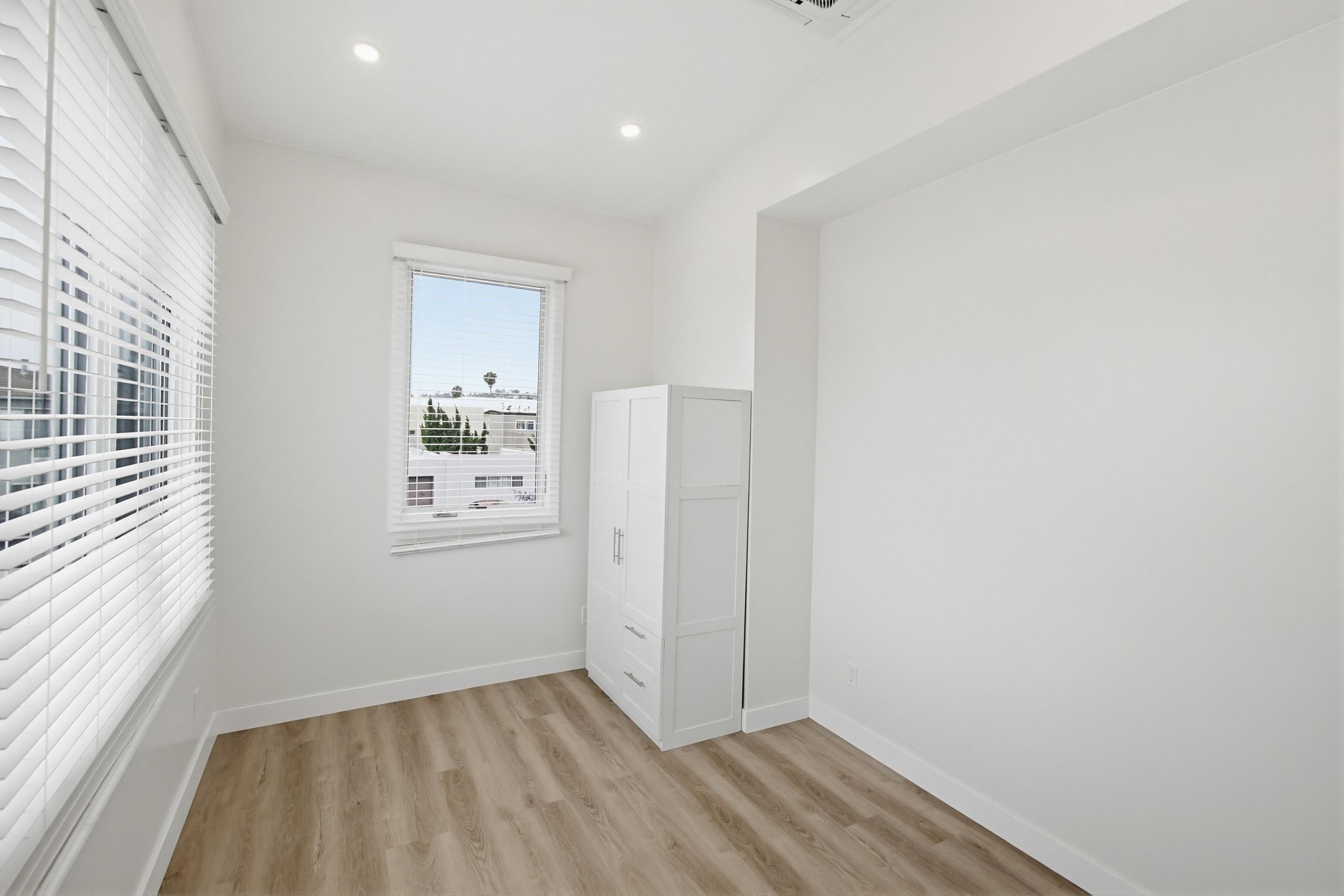 Virtual tour photo 17 of 49 for 2934 Ingelow St