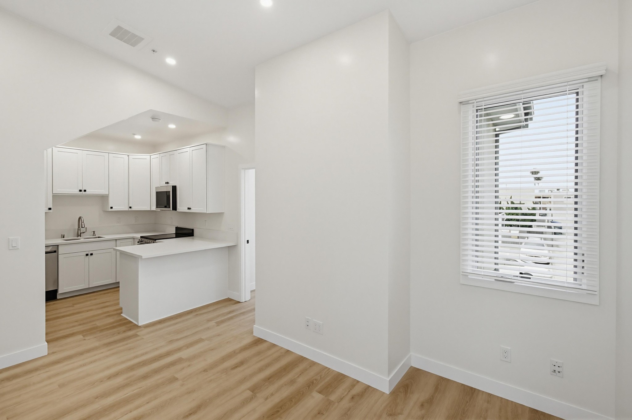Virtual tour photo 36 of 49 for 2934 Ingelow St