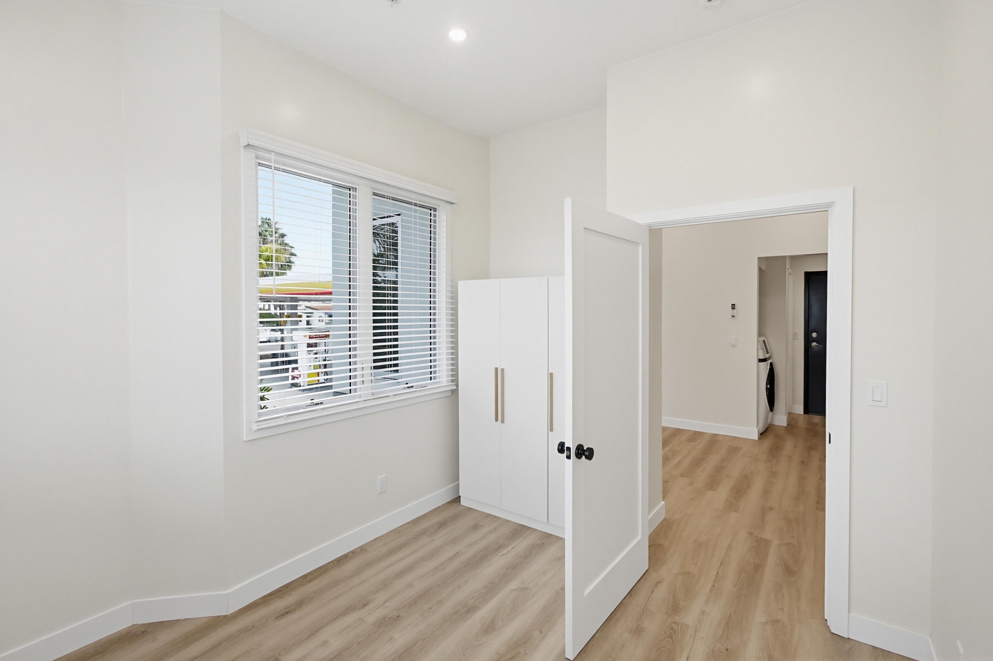 Virtual tour photo 43 of 49 for 2934 Ingelow St